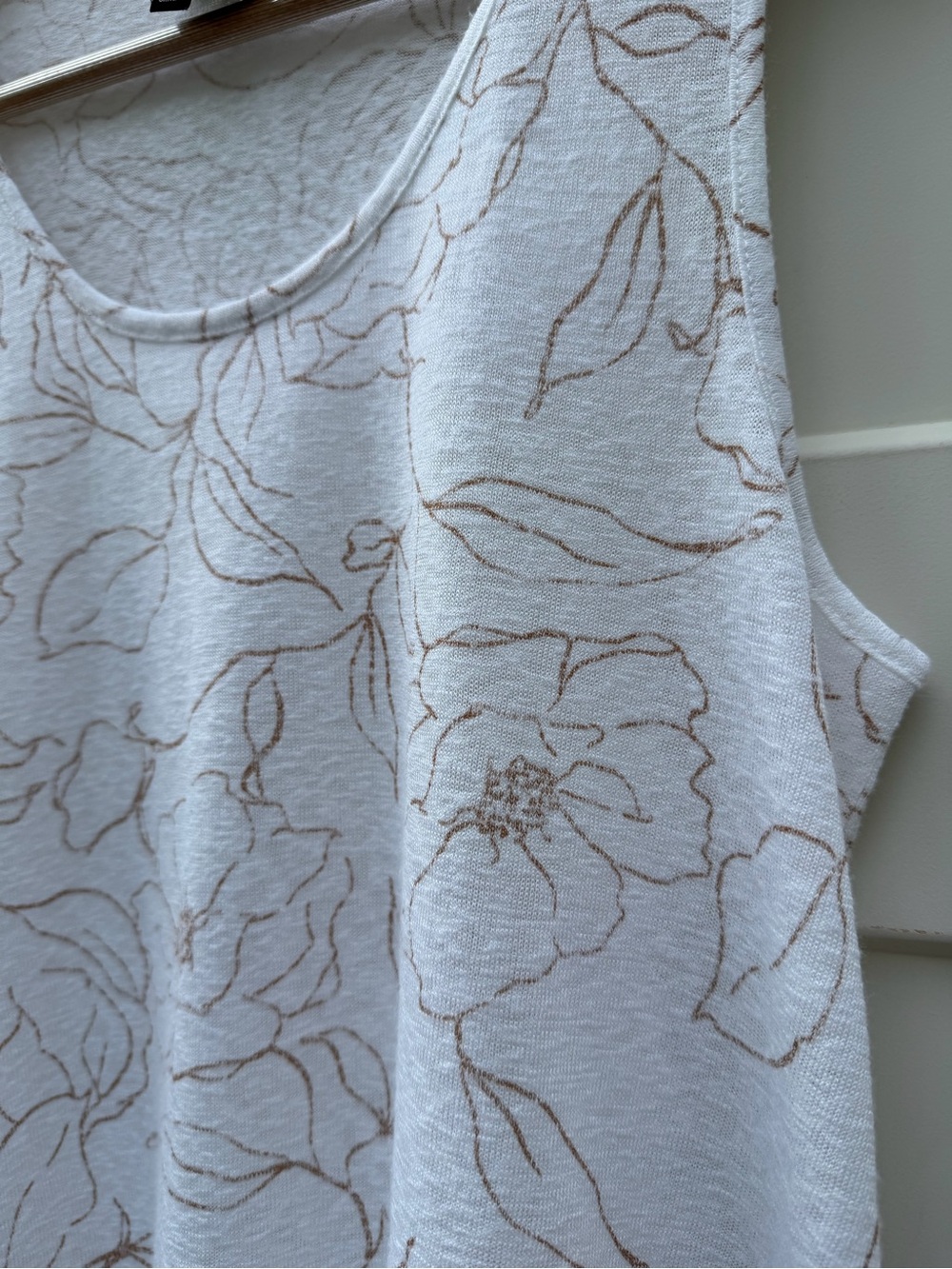 bobeau White Floral Layered Tank with Tan Outline- large EUC Cottagecore - Picture 4 of 6